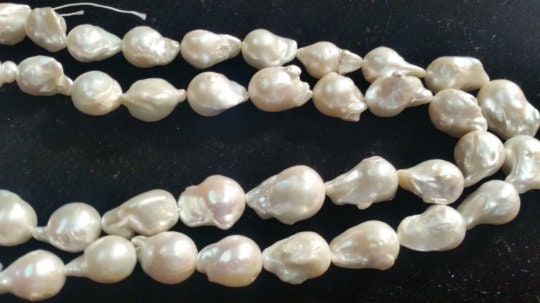 Freshwater Pearl Baroque Shape , Fine Quality for pearl necklace, AA Quality  .Pearl Baroque shape . Natural freshwater Pearl