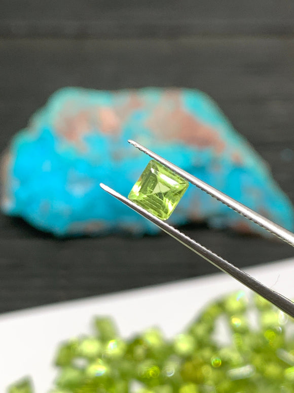 Peridot Square 5mm cut stone - Pack of 5 pcs  - Natural Peridot Faceted Square - Peridot loose Stones