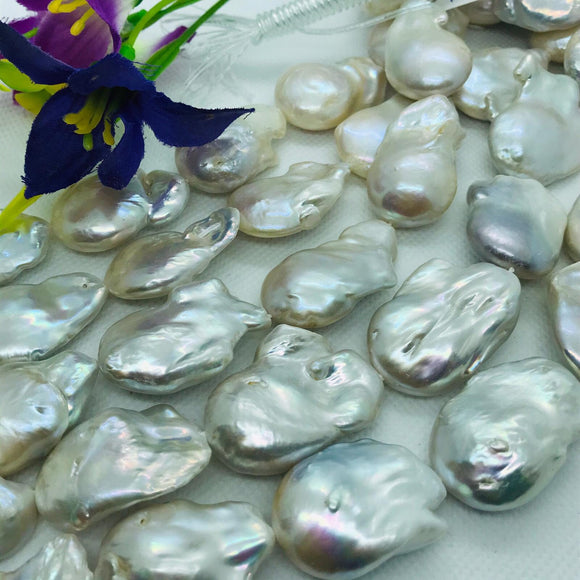 Pearl Baroque Flat Shape- 17-18x24-28 mm - AAA Quality - Length 40 cm- Size 23X30 MM - Natural Freshwater Pearl Baroque/ oval Beads