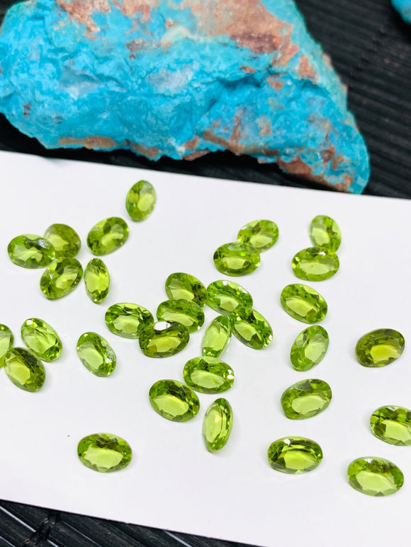 Peridot oval 4X6 mm cut stone - Pack of 5 pcs  - Natural Peridot Faceted oval   - Peridot loose Stones