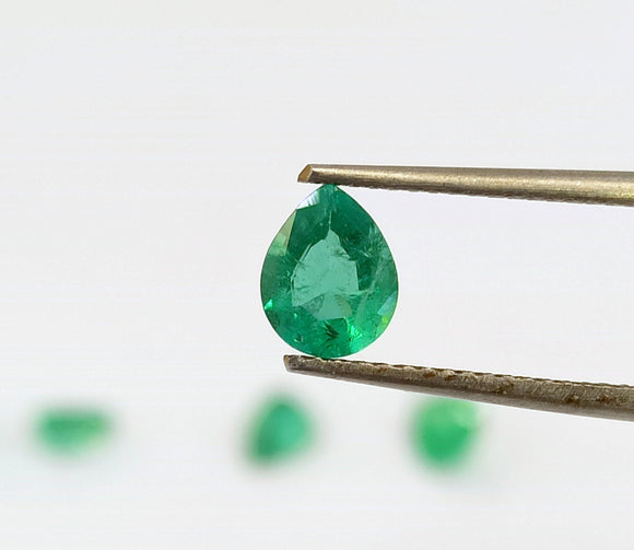 Emerald Pear Faceted Cut, size 7.5X5 MM weight 0.70 carat Pack of 1 Pcs - Natural Emerald Cut loose Stone  - Origin Zambia.