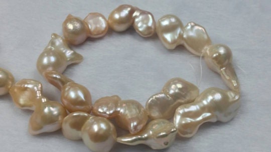 Freshwater Pink / Golden Pearl Fancy shape Good Quality Pearl .Natural Freshwater pearl , AAAA Grade Size 16X25MM Approx
